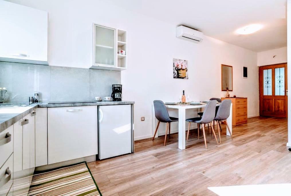 Holiday Apartments Mediterraneo Funtana Extérieur photo